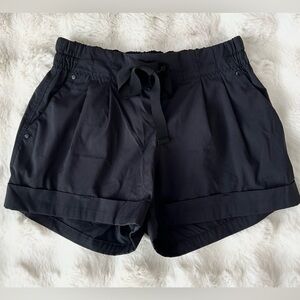 Lululemon women’s shorts size 4 black